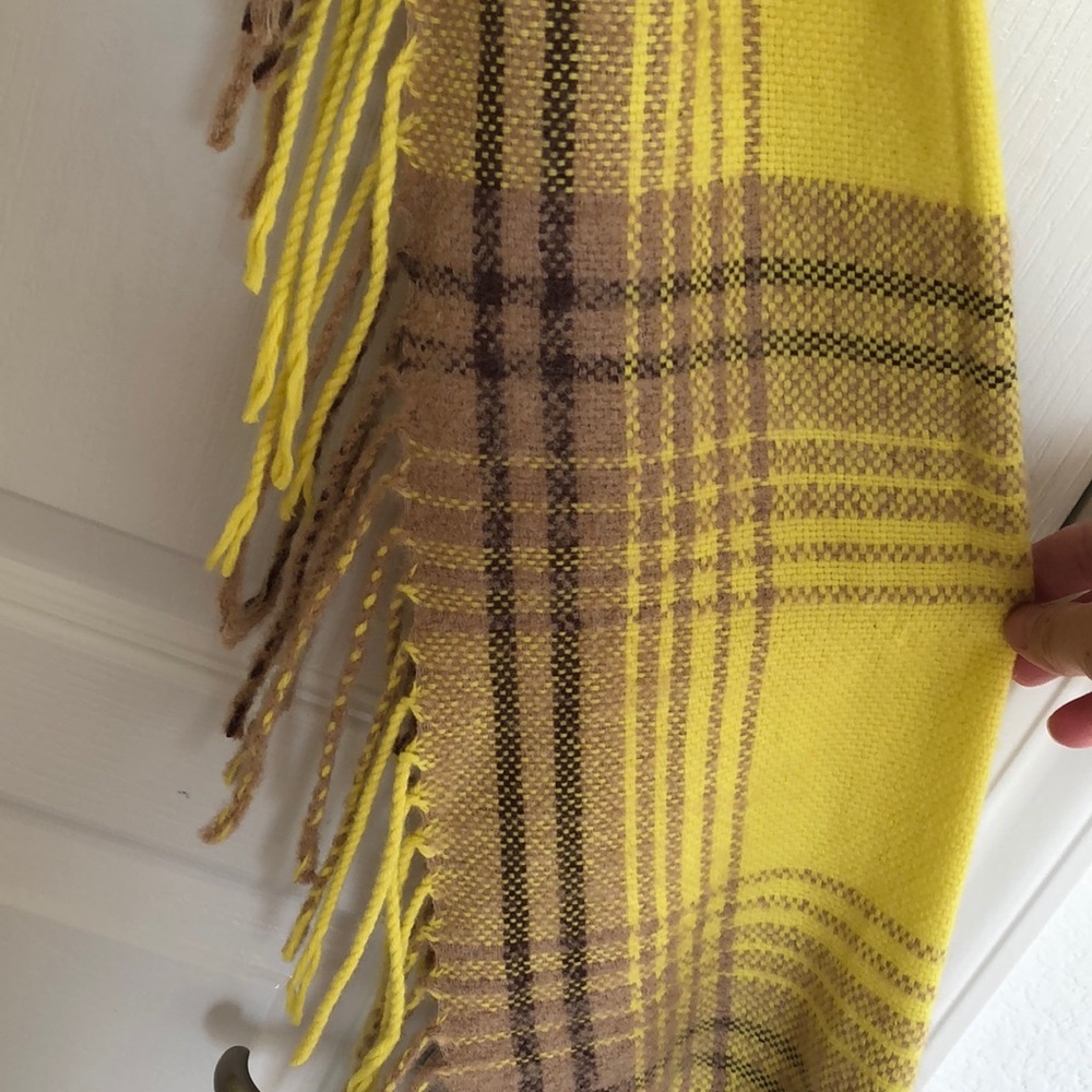 Echo Fringe Scarf - Picture 3 of 5